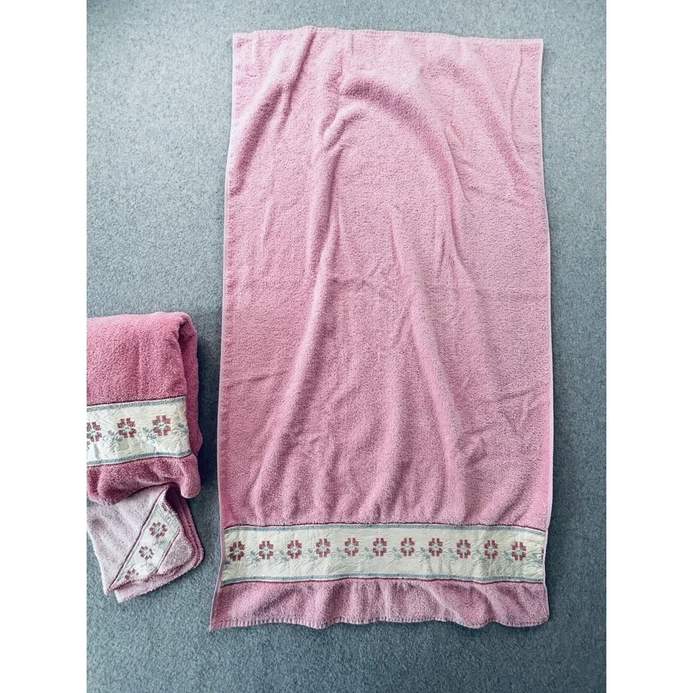 Vintage Letters Inc Bath‎ Towels & Washcloths Pink Satin Embroidered Trim Floral